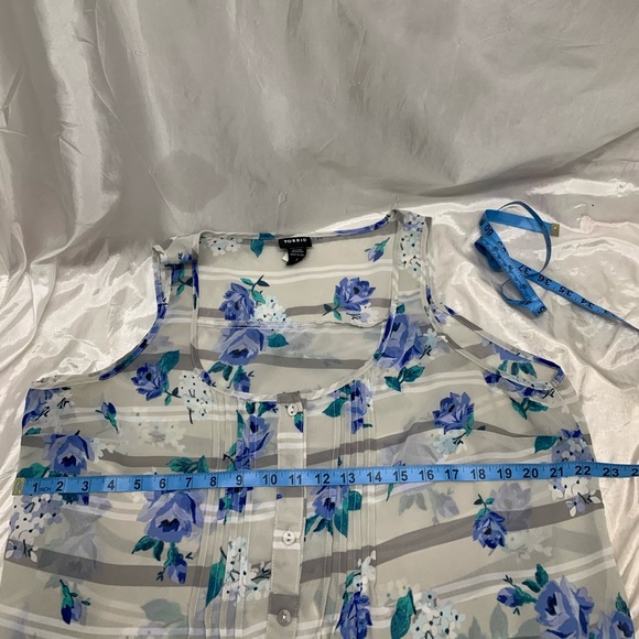 Torrid Floral Tank - Picture 2 of 8